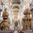 Katholische Stiftskirche St. Marien von innen im Kloster Neuzelle