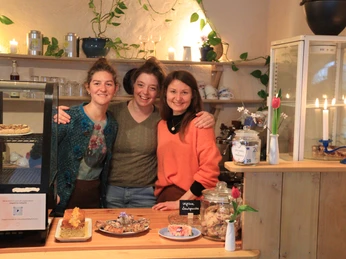 Pauline, Laura und Felicitas - die Gastgeberinnen im Café Apfel