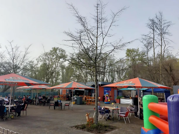 Biergarten und Inselcafé Kakadu Island