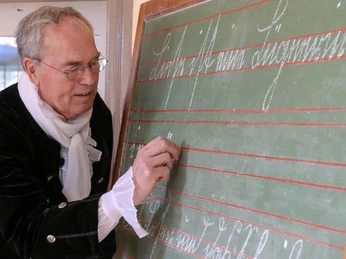 Lehrer Bruns an der Tafel