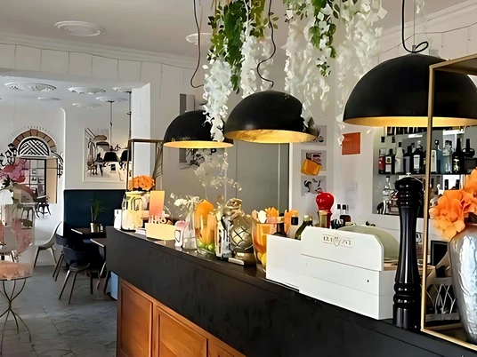 Restaurant La Vie Est Belle