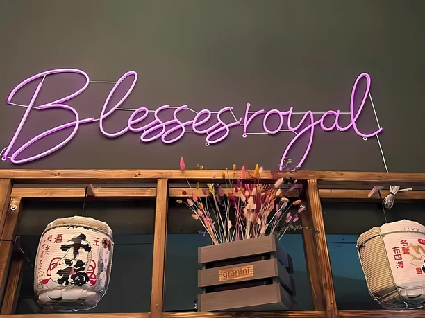 Restaurant Blesses Royal