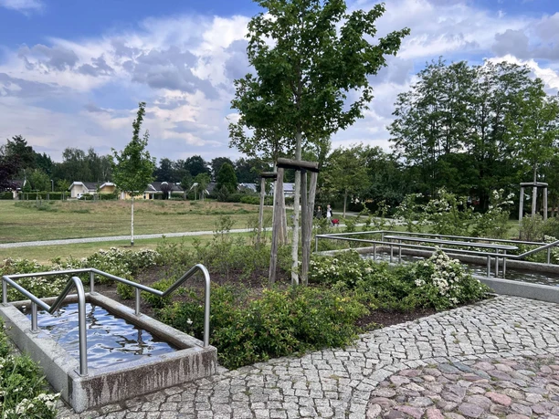 Wassertretbecken im Kneipp-Park Wendisch Rietz