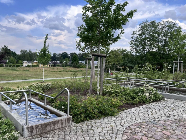 Wassertretbecken im Kneipp-Park Wendisch Rietz