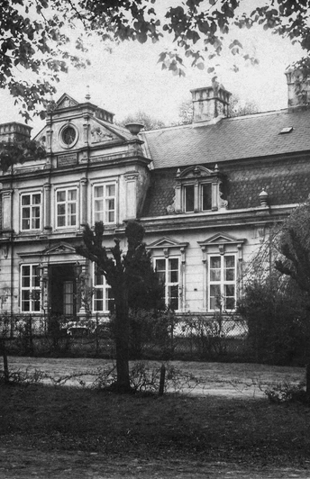 Station 1: Gutshaus Satzkorn (historische Aufnahme)