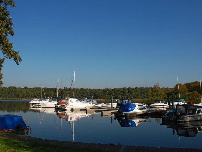 Schwielochsee-Camping Niewisch - Stege in einer Bucht