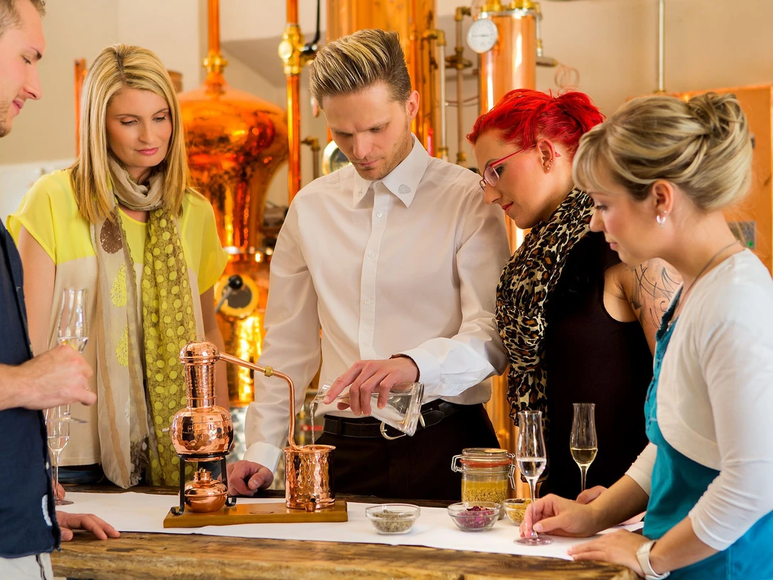 Live-Destillation in der Schaubrennerei "La Distillerie"