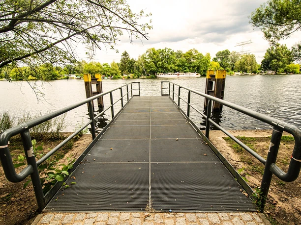 Steg auf der Spree