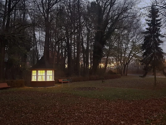 Kinderkunstgalerie in Bad Saarow am Abend