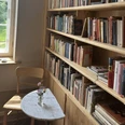 Bibliothek im Café Gut Sonnenburg