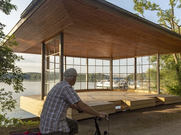 Bauhaus Pavillon am Reinhold-Mohr-Ufer in Potsdam
