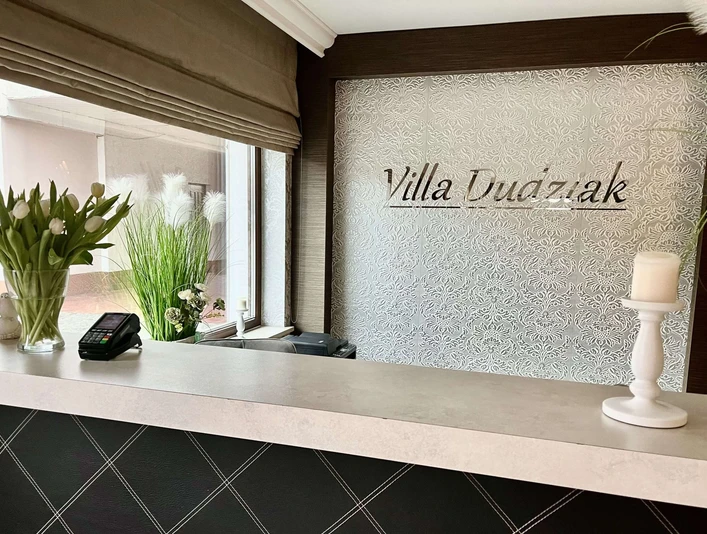 Rezeption des Hotel Villa Dudziak