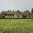Sicht auf das Schloss Cecilienhof von der Seeseite