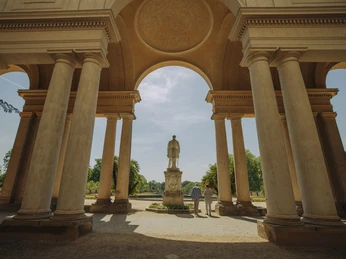 Säulengang am Orangerieschloss