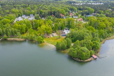 Luftaufnahme vom Cecilienpark am Scharmützelsee in Bad Saarow
