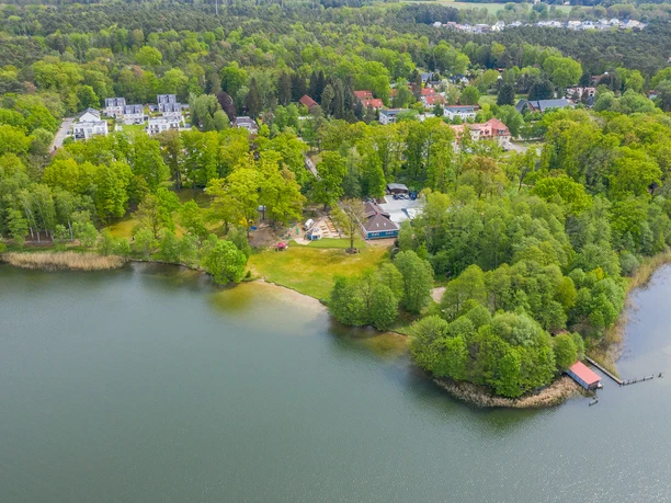 Luftaufnahme vom Cecilienpark am Scharmützelsee in Bad Saarow