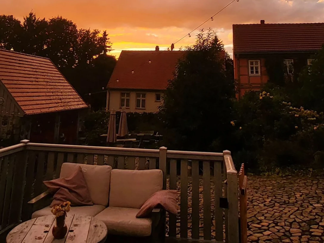 Sonnenuntergang über dem Hof