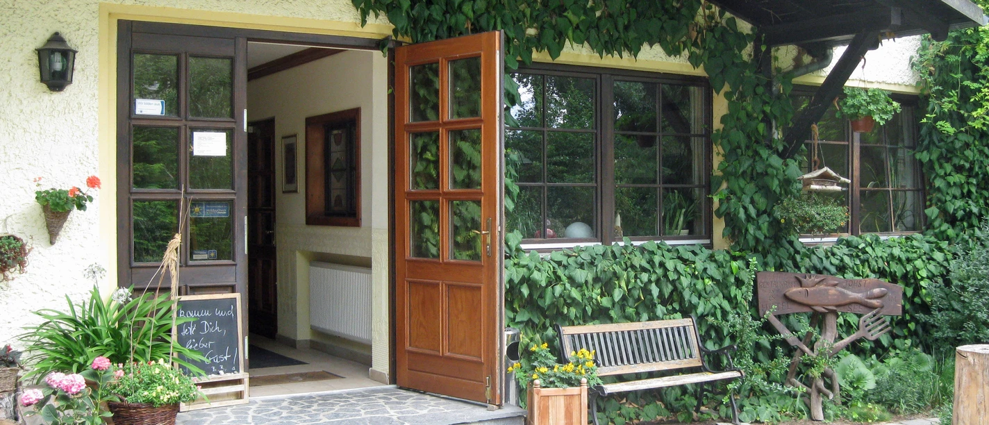 Eingang zum Café Jost