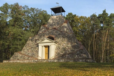 Pyramide Garzau
