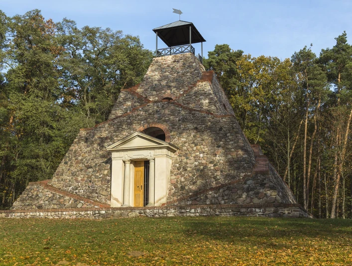 Pyramide Garzau
