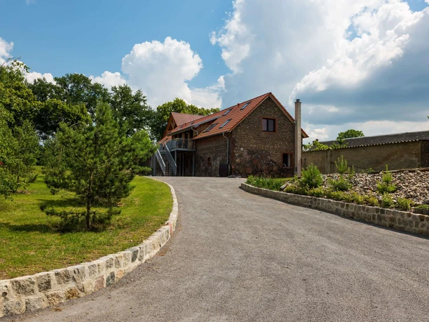 Einfahrt zum Ferienhof am See in Alt Zeschdorf