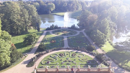 Grandioser Blick über die Teppichbeete in den Schlosspark