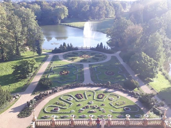 Grandioser Blick über die Teppichbeete in den Schlosspark
