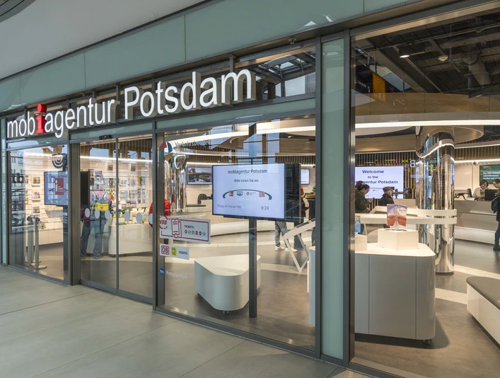 Eingang mobiagentur im Hauptbahnhof Potsdam