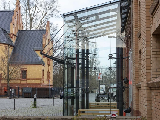 Eingangsbereich Reithalle A,