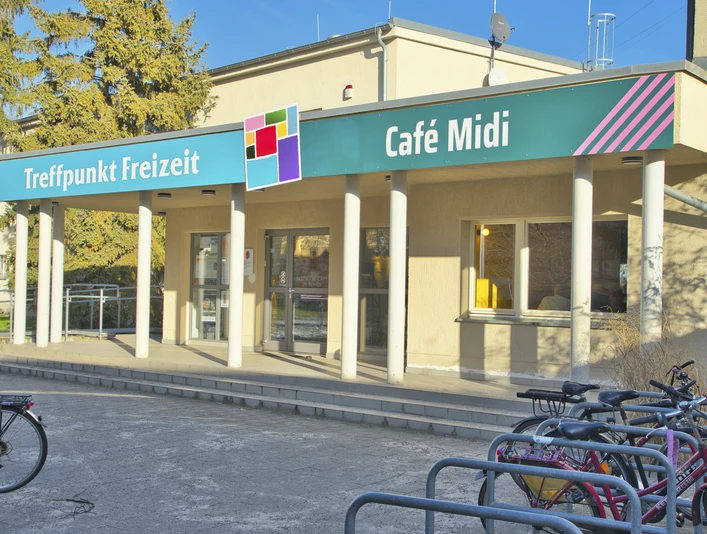 Eingang Treffpunktfreizeit / Cafe Midi