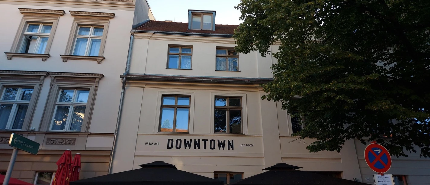 DOWNTOWN – Urban Bar