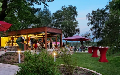Freiluftbar "Zeppelin" im Kongresshotel am Templiner See