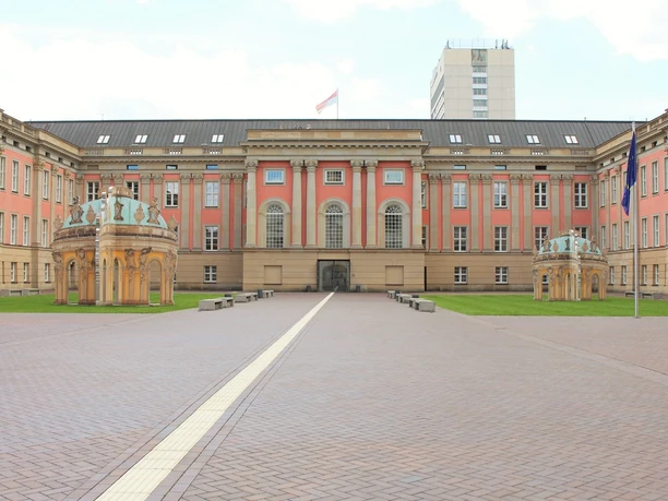 Eingang Innnenhof Landtag Brandenburg
