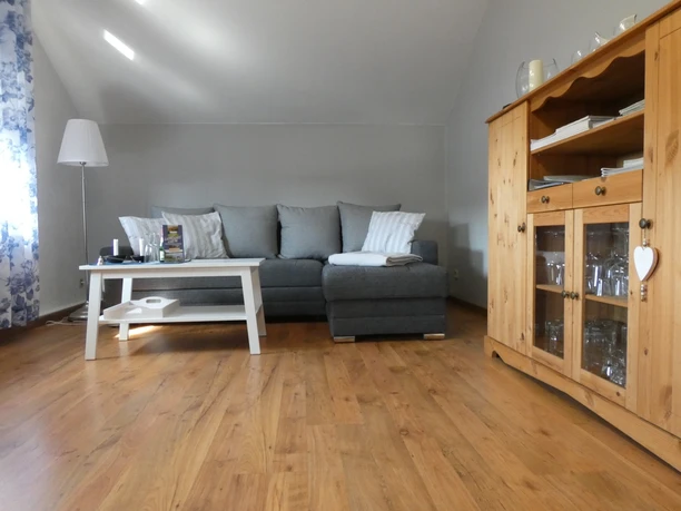Ferienwohnung Oderbruch – Wohnzimmer mit Sitzecke
