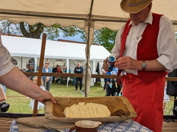 Buttern im Museum "Kolonistenhof" Großderschau