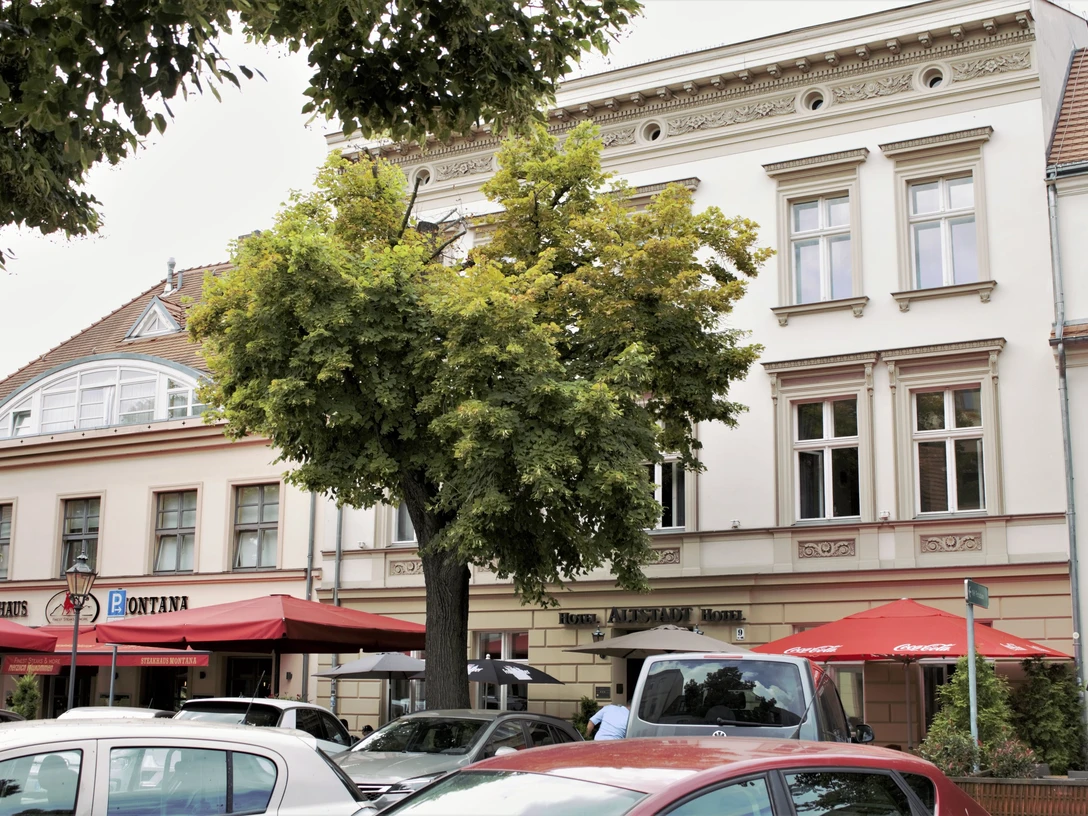 Blick auf das Hotel und Restaurant