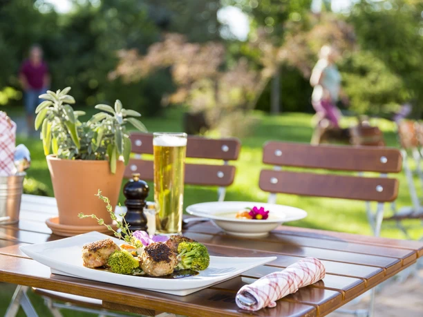 Speisen im Garten des Paulinenhof
