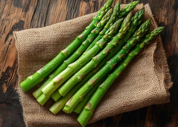 Spargel auf Tuch