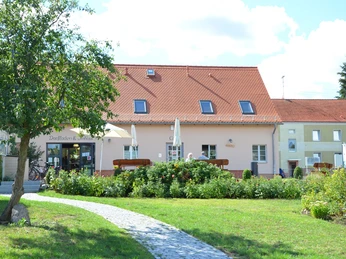 Remise mit Dorfladen