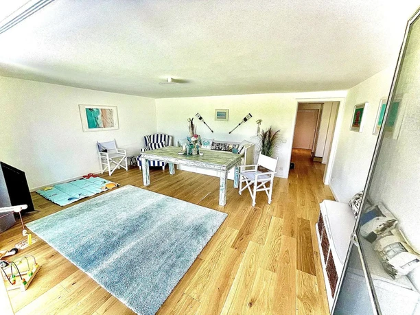 Eingang von draußen zum Wohnzimmer Eingang von draußen zum Wohnzimmer