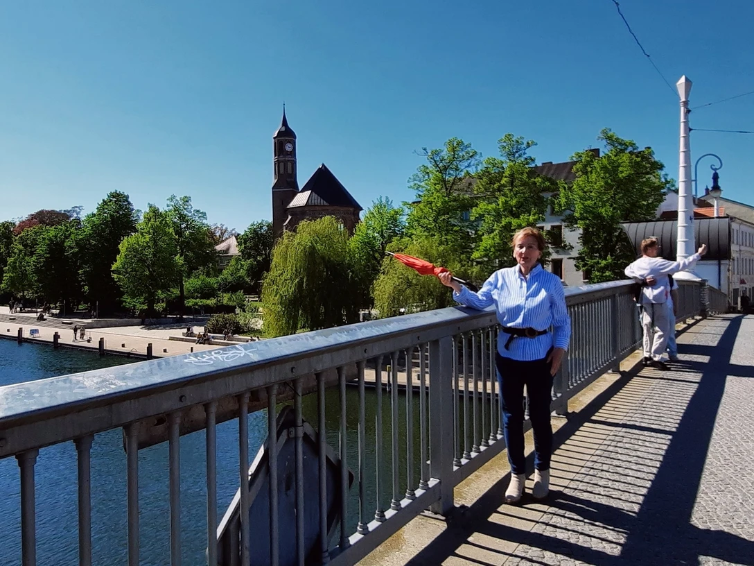 Anna führt durch ihre Stadt