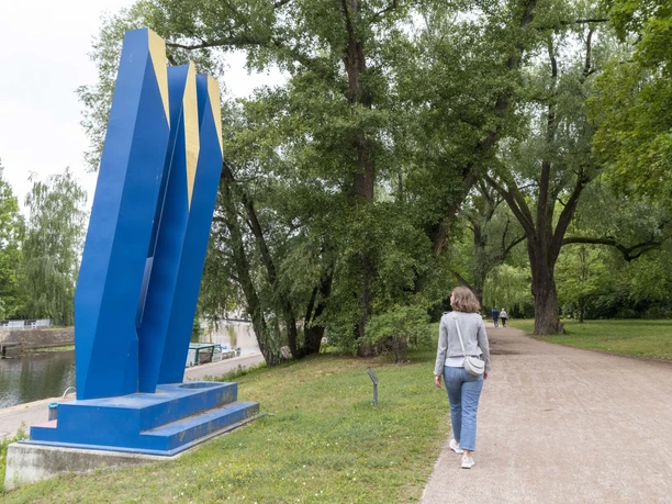 Dynamisches Raumzeichen II von Otto Herbert Hajek an der Alten Fahrt in Potsdam