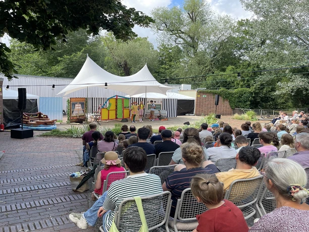 Inselbühne auf der Freundschaftsinsel