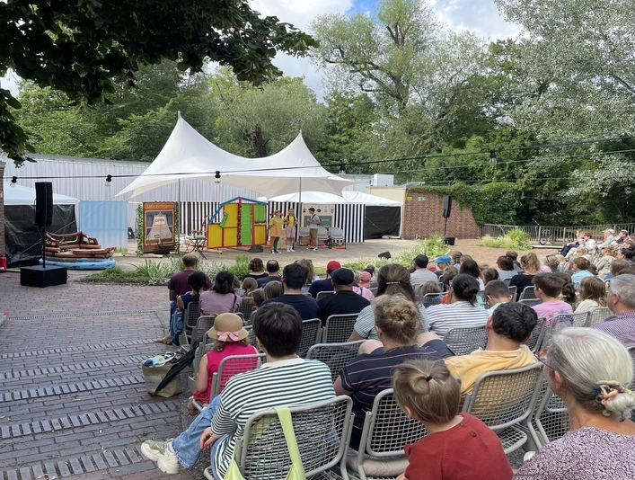 Inselbühne auf der Freundschaftsinsel