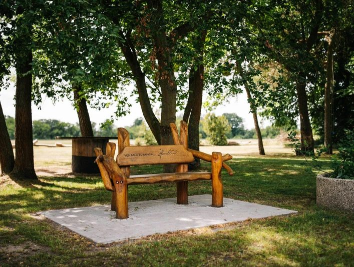 Bank zum Rosengarten