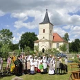 Museum "Kolonistenhof" Großderschau - im Hintergrund: die Kolonistenkirche