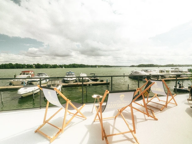 Beluga - Die schwimmende Bar