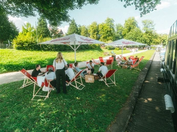 Beluga - Die schwimmende Bar