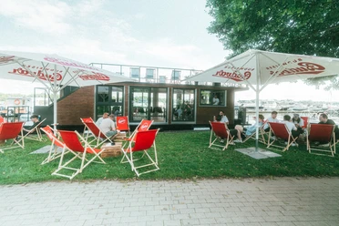 Beluga - Die schwimmende Bar