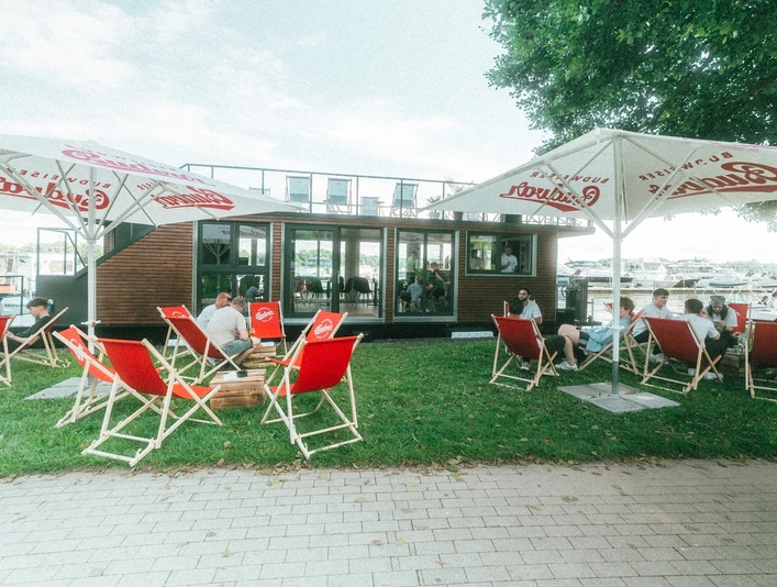 Beluga - Die schwimmende Bar